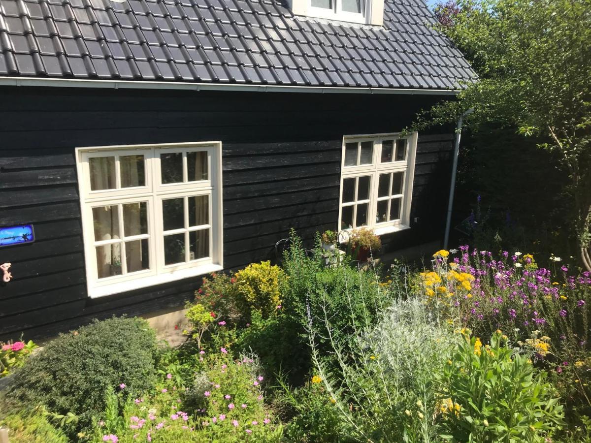 T Huuske Tuinappartement Met Fantastisch Uitzicht, Nabij Zee Zonnemaire Kültér fotó
