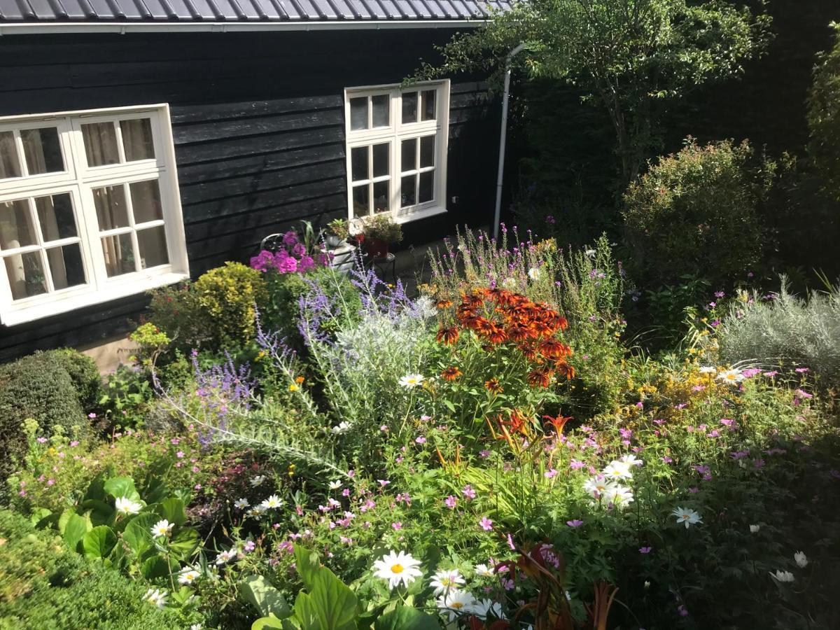 T Huuske Tuinappartement Met Fantastisch Uitzicht, Nabij Zee Zonnemaire Kültér fotó