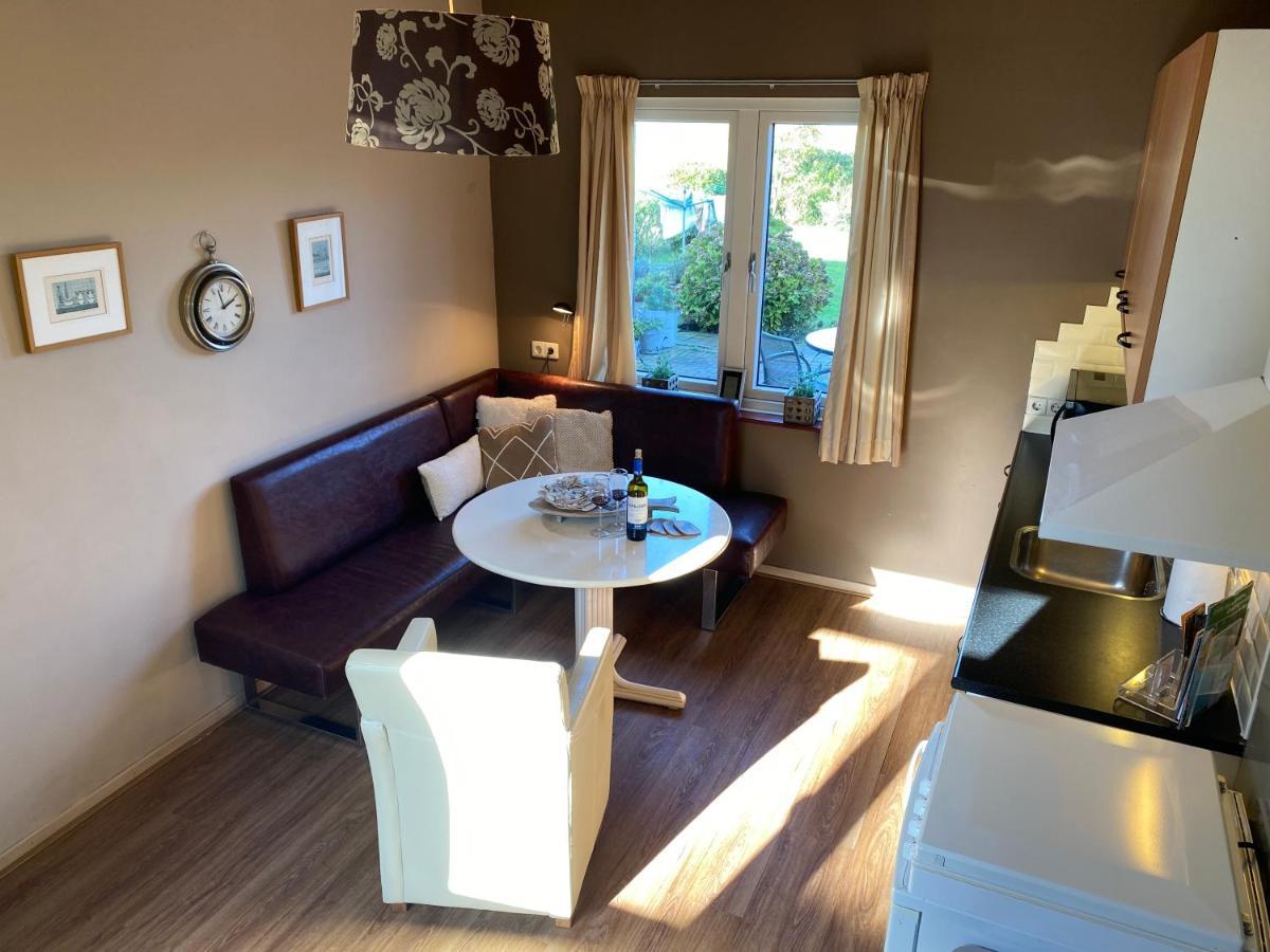 T Huuske Tuinappartement Met Fantastisch Uitzicht, Nabij Zee Zonnemaire Kültér fotó