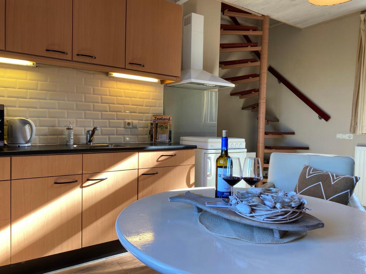 T Huuske Tuinappartement Met Fantastisch Uitzicht, Nabij Zee Zonnemaire Kültér fotó