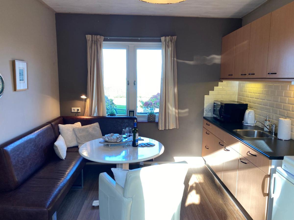 T Huuske Tuinappartement Met Fantastisch Uitzicht, Nabij Zee Zonnemaire Kültér fotó