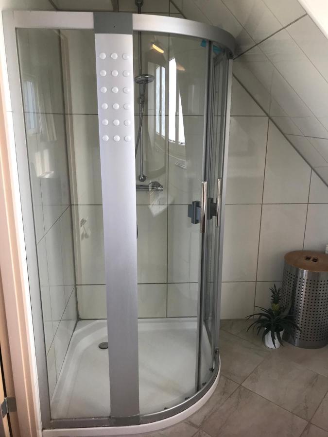 T Huuske Tuinappartement Met Fantastisch Uitzicht, Nabij Zee Zonnemaire Kültér fotó