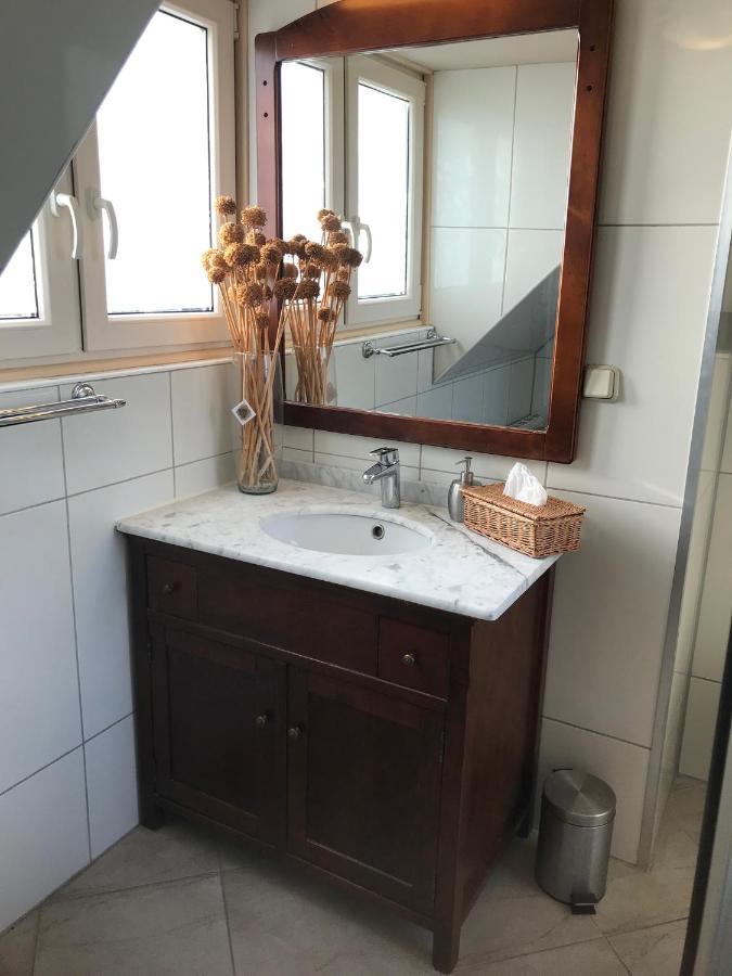 T Huuske Tuinappartement Met Fantastisch Uitzicht, Nabij Zee Zonnemaire Kültér fotó