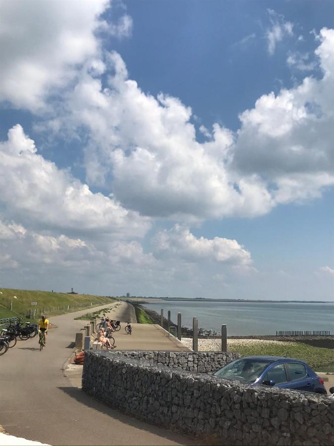 T Huuske Tuinappartement Met Fantastisch Uitzicht, Nabij Zee Zonnemaire Kültér fotó